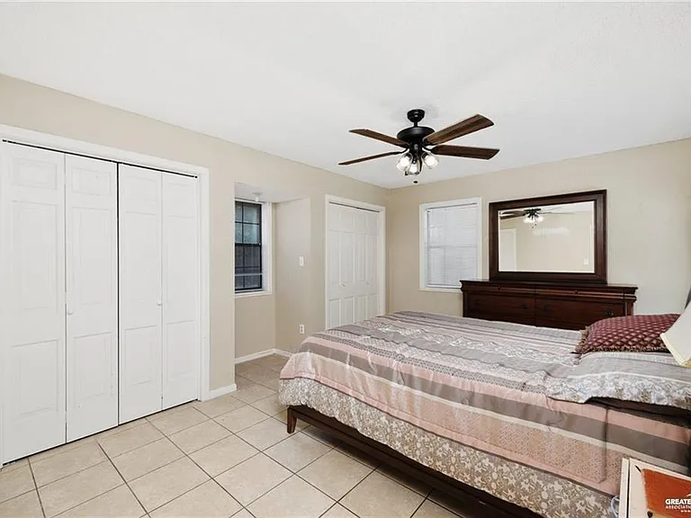 410 Stacie Ln — Photo 13