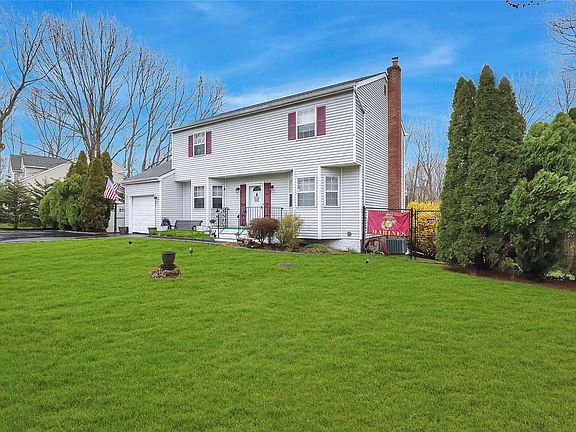2nd image of 28 Park Woods Ln