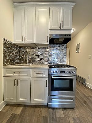 5th image of 218 Calyer St APT 2R