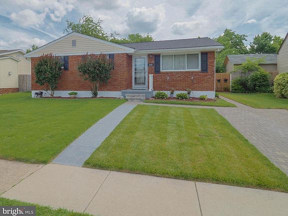 4th image of 1121 Leonard Dr