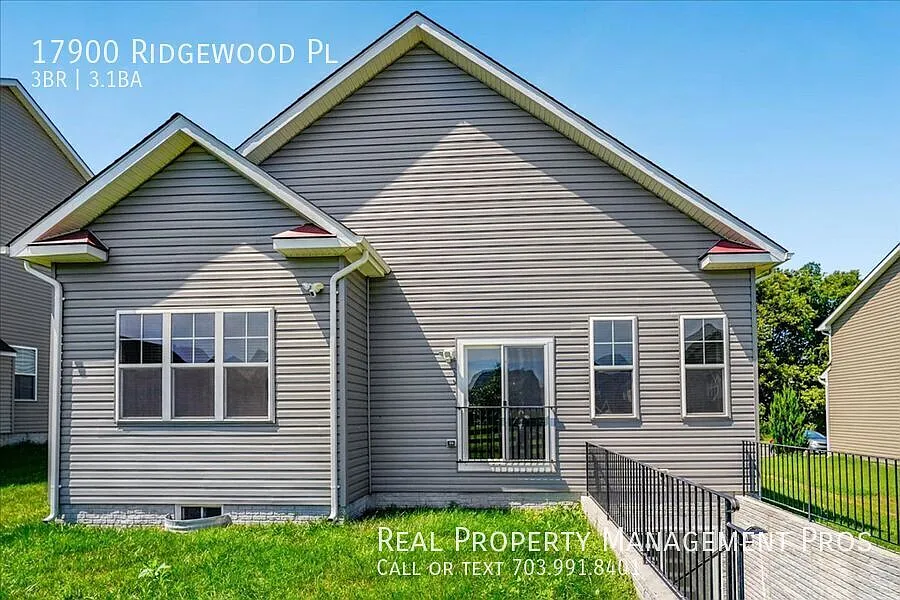 Welcome to this beautiful home in the desirable Bluffs at Sleeter Lake! — Photo 2