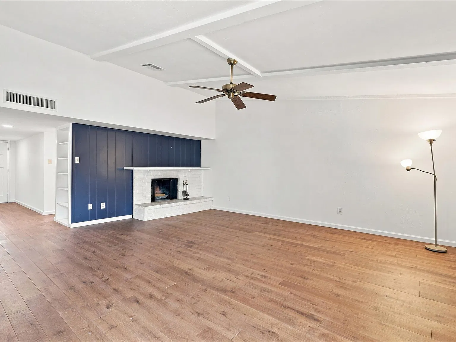 3 bed, 2.0 bath, 1188 sqft, $2,000 — Photo 4