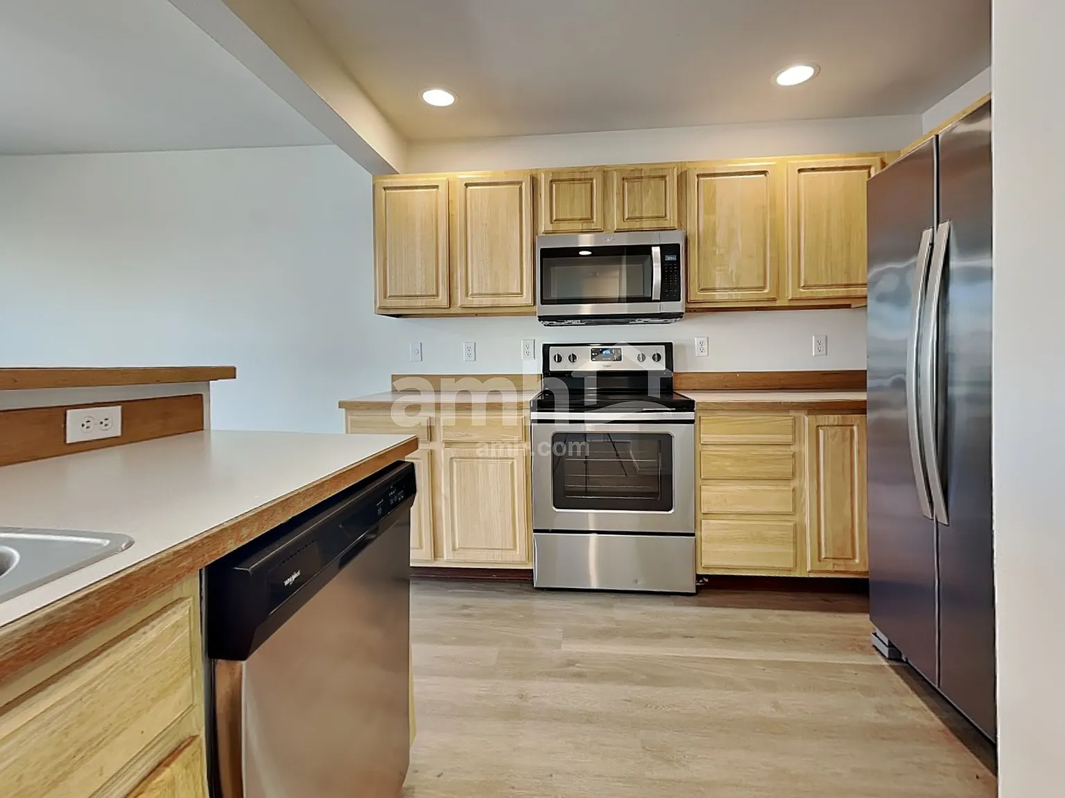 3 bed, 2.5 bath, 1472 sqft, $2,715 — Photo 3