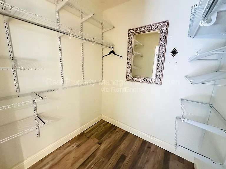 9077 N Fowler Ave — Photo 10