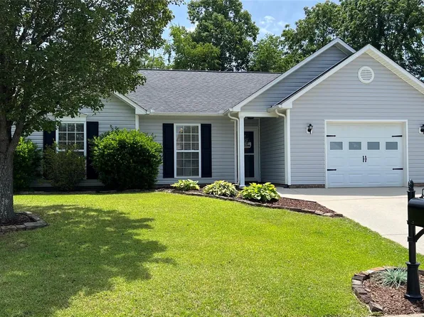 319 Meadow Pathway Dr, Fletcher, NC 28732