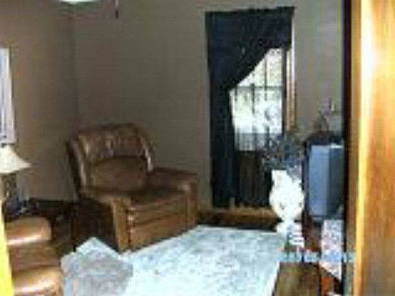 5th image of 324 E 5th St