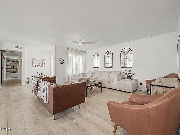 3rd image of 4819 W SUNNYSIDE Avenue