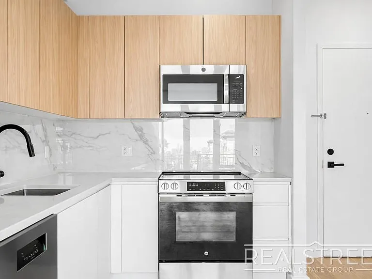 105 Rogers Ave #3A — Photo 4