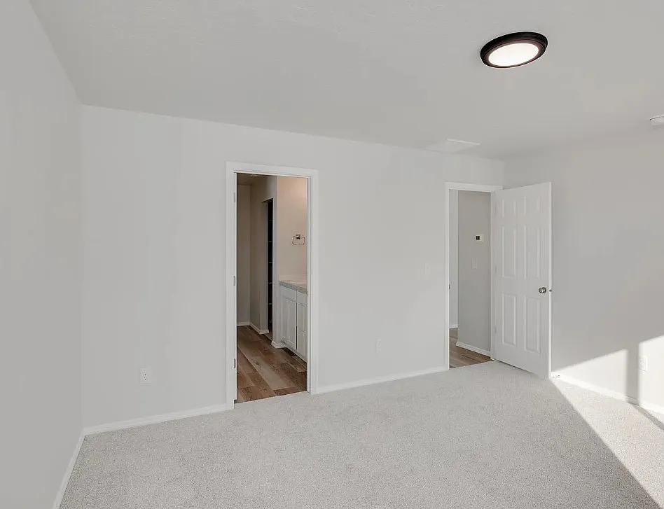 3 bed, 1694 sqft, $800 — Photo 2