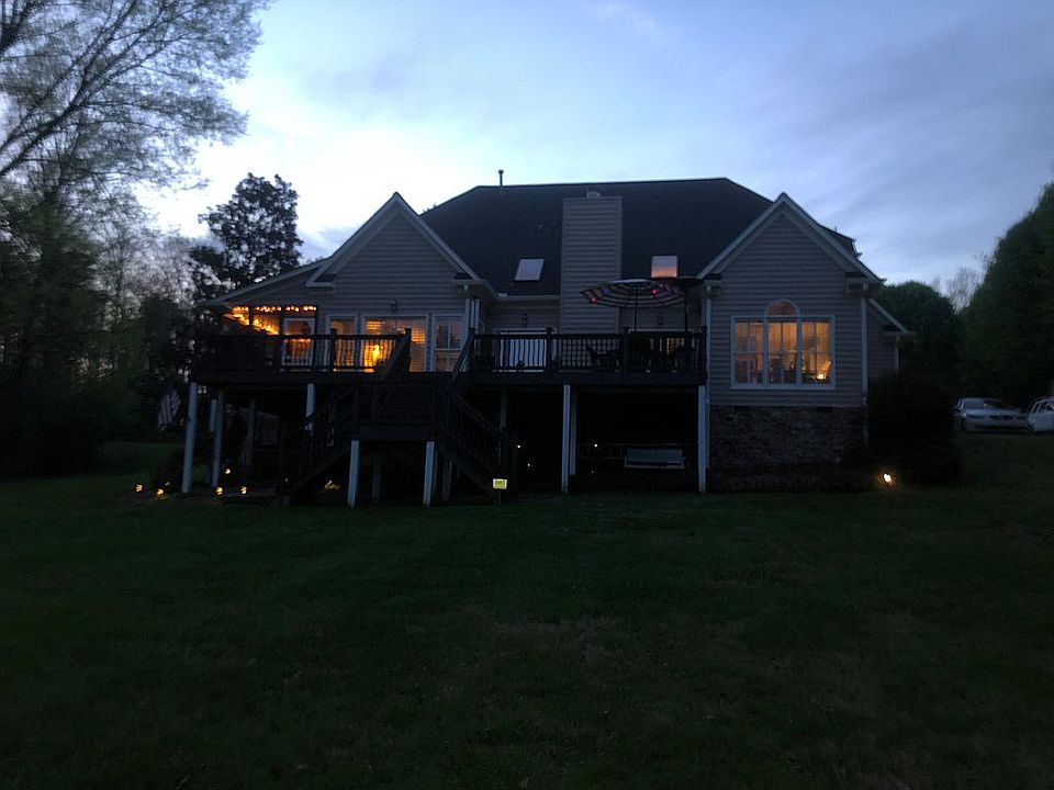 2nd image of 133 Blue Herron Dr