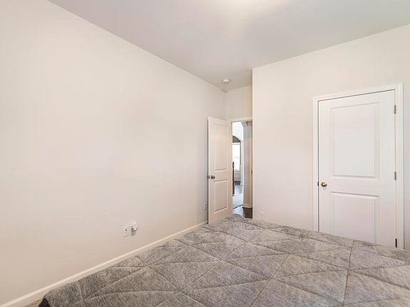 3rd image of 105 Pearl Moss Ln