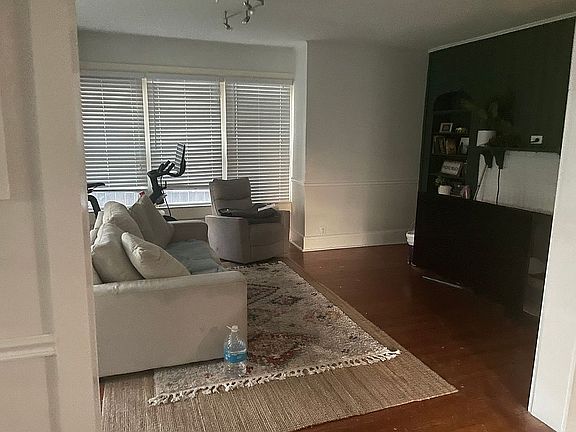 3rd image of 537 E Bayview Blvd