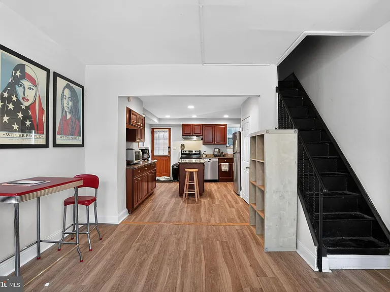 2623 Emerald St — Photo 15