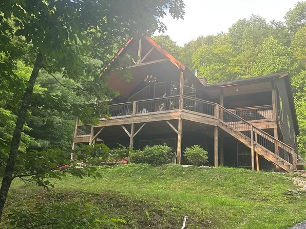 77 E Lake Dr, Fairview, NC 28730