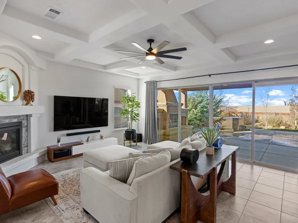 4690 Las Plazuelas, Santa Fe, NM 87507