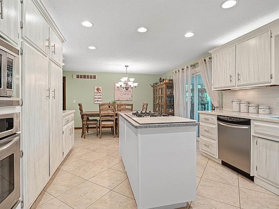4th image of 707 Rollingwood Ln