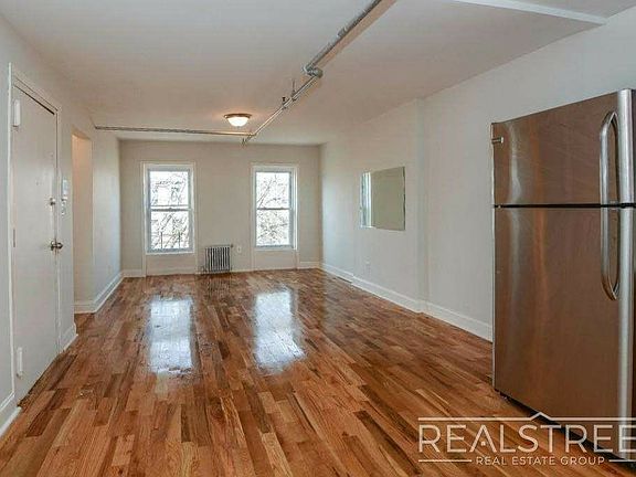 4th image of 395 Jefferson Ave APT 3A