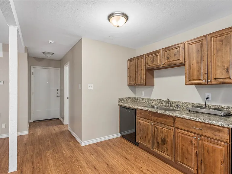 3914 Old College Rd — Photo 8