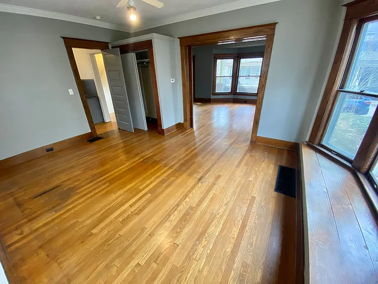 621 Stanley Terr NE — Photo 3