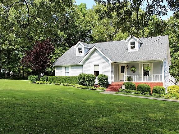 2nd image of 621 Green Oaks Ln