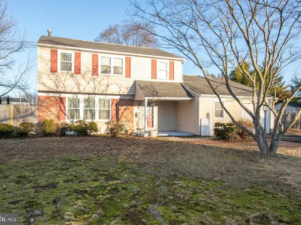 240 Clearfield Cir, Warminster, PA 18974