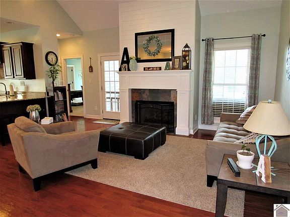 3rd image of 680 Lancelot Dr