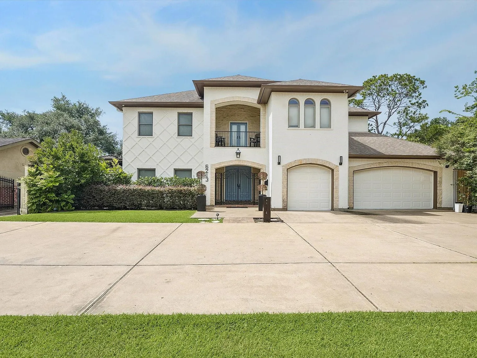 5 bed, 5.5 bath, 4516 sqft, $7,500 — Photo 1