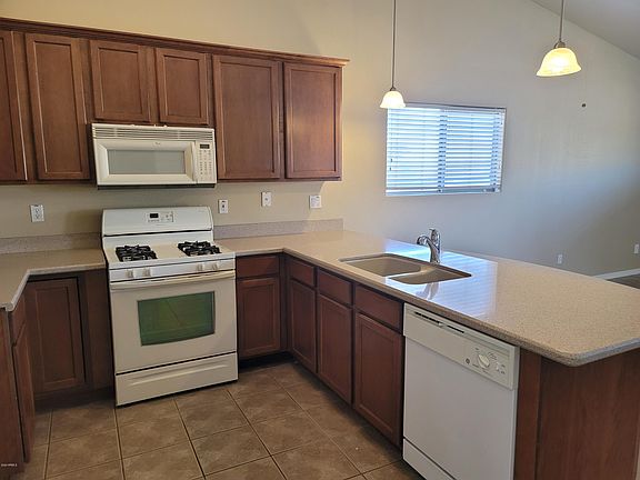 4th image of 43334 W McCord Dr