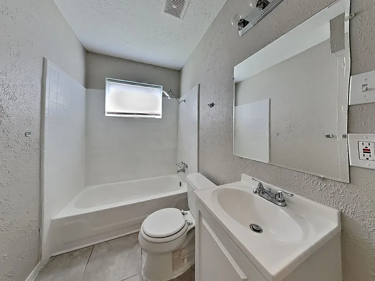 2225 Janice St — Photo 24