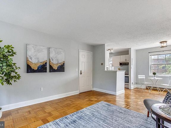 3rd image of 1624 W Abingdon Dr APT 202