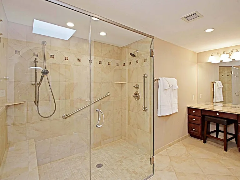 6318 E Kelton Ln — Photo 11
