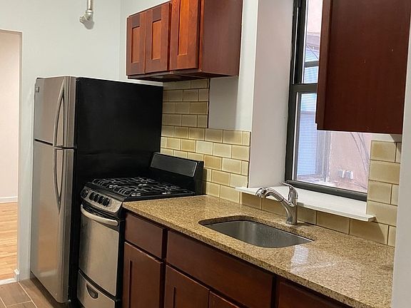 4th image of 212 Kingsland Ave #1