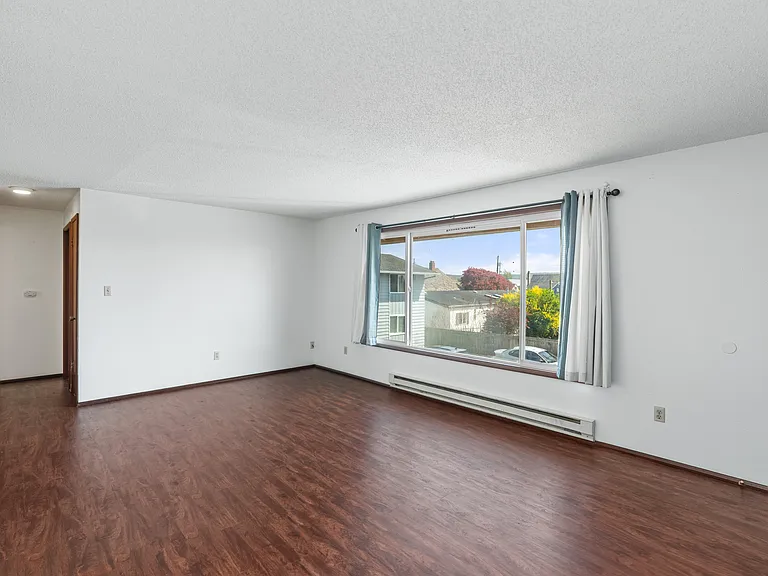 716 N Scammel St #4 — Photo 4