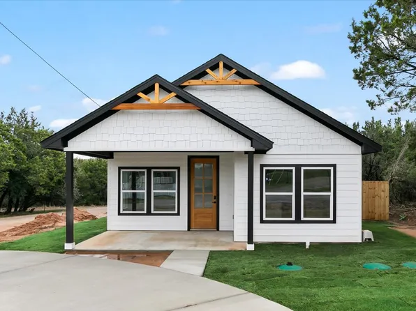 1037 Comanche Cove Dr, Granbury, TX 76048