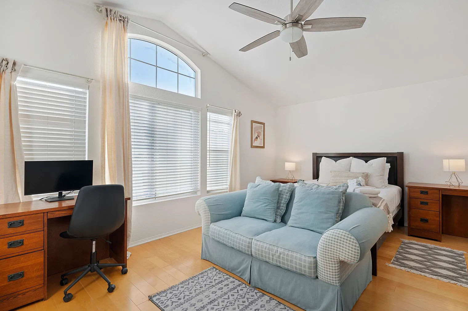 5 bed, 3.0 bath, 2464 sqft, $10,656 — Photo 3