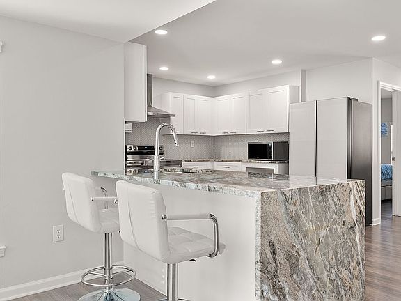 2nd image of 4058 Sweetbriar Ln