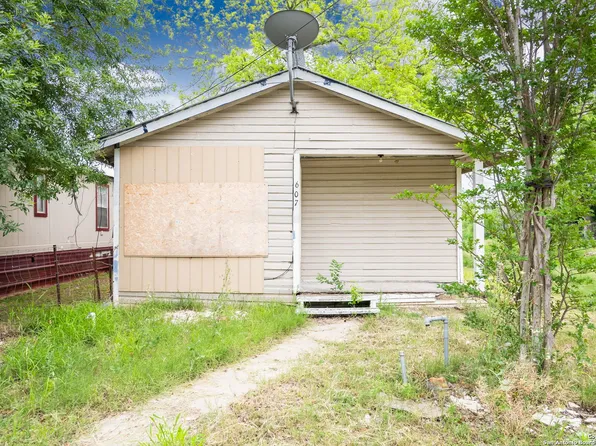 607 AVENUE J, Poteet, TX 78065