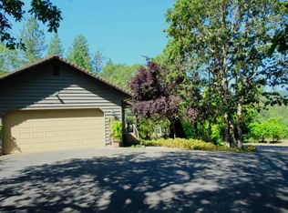 840 Shadow Hills Dr, Grants Pass, OR 97526