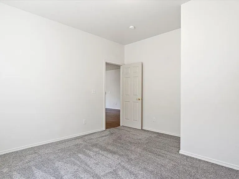 9604 Mia Ln — Photo 11