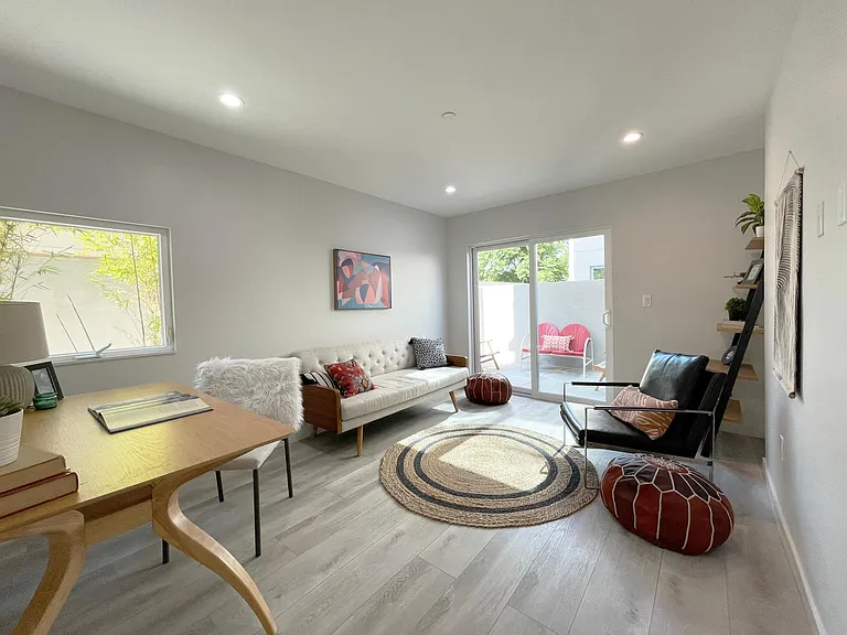 230 S San Marino Ave #B — Photo 26