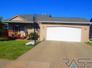512 S Whitewood Ave, Sioux Falls, SD 57106