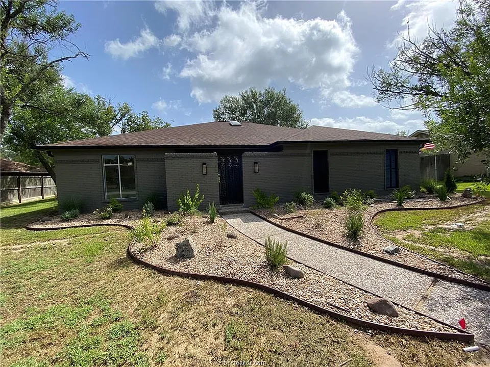 1603 Brook Hollow Dr