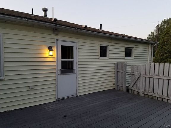 3rd image of 4 Redwood Ave