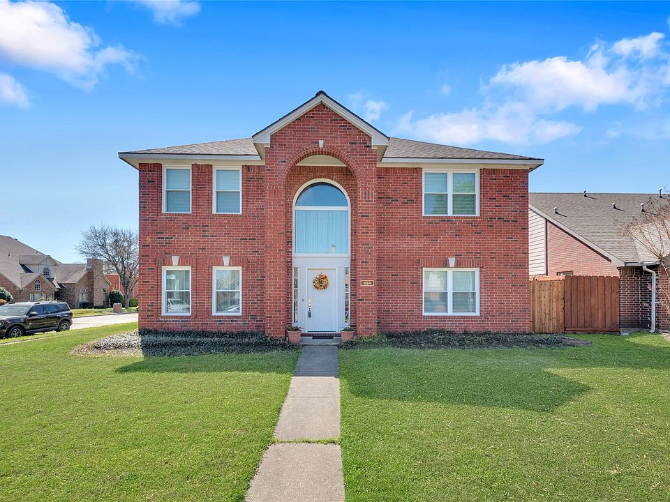 1st image of 624 English Oak Dr