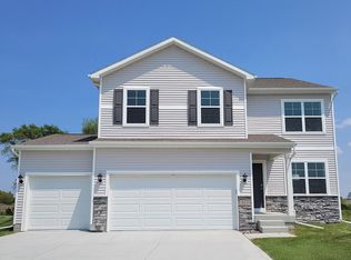 635 11th St, Waukee, IA 50263