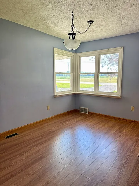 3 bed, 1.5 bath, 1612 sqft, $1,200 — Photo 3