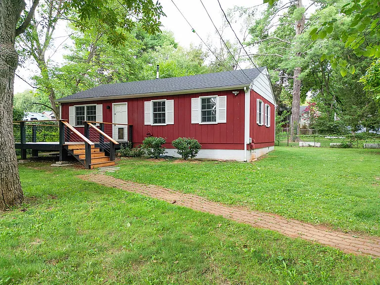 315 Caroline Ave — Photo 55
