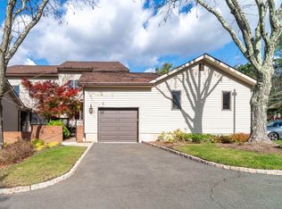 65 Fisher Rd, Mahwah, NJ 07430