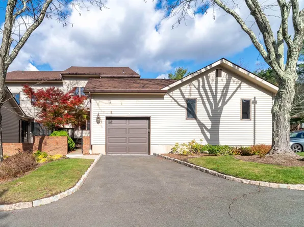 65 Fisher Rd, Mahwah, NJ 07430
