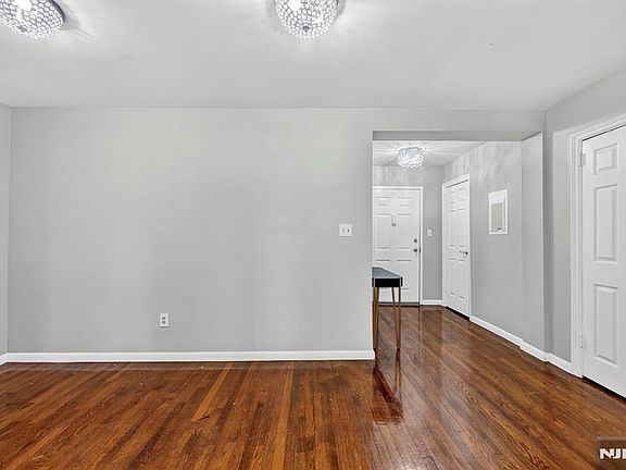 2nd image of 19 Lyons Ave APT 204